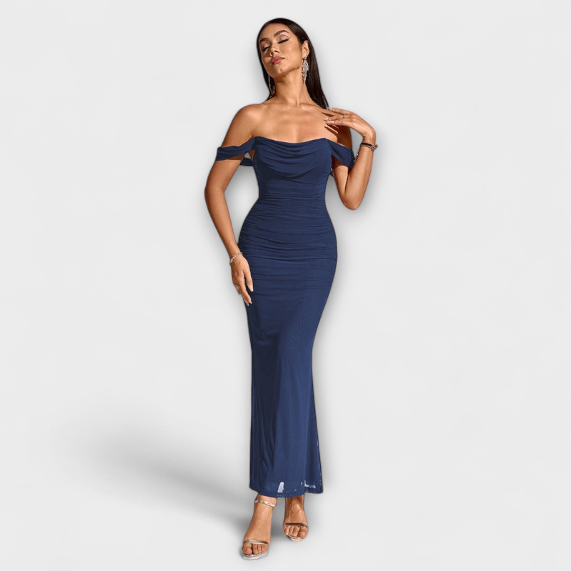 Ione - Bodycon obleka z odprtimi rameni in nabiranjem